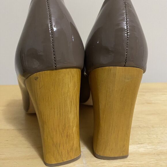 Corso Como Taupe Shoes Size 9M Patent Leather 3.5” Wooden Block Heel Pumps - Picture 5 of 12